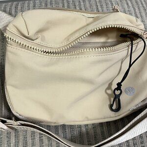Lululemon Everywhere Belt Bag
